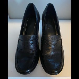 Like new… cute wedge style loafer l
